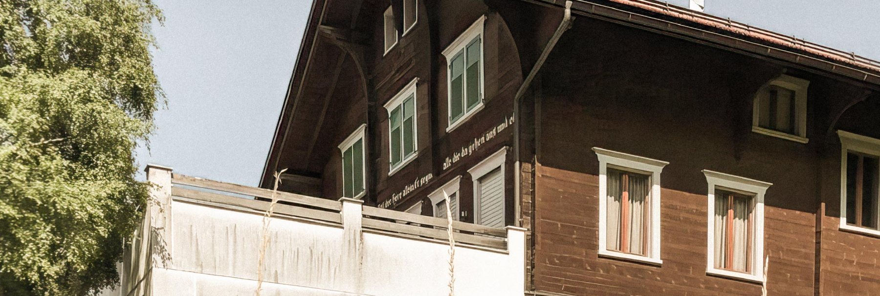 Trimmis Schulhaus Says